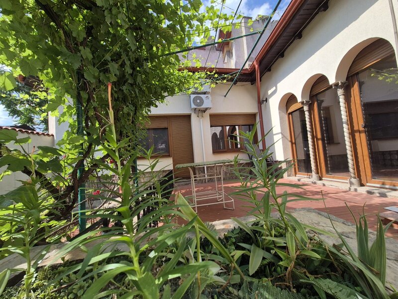 Mihai Eminescu, central