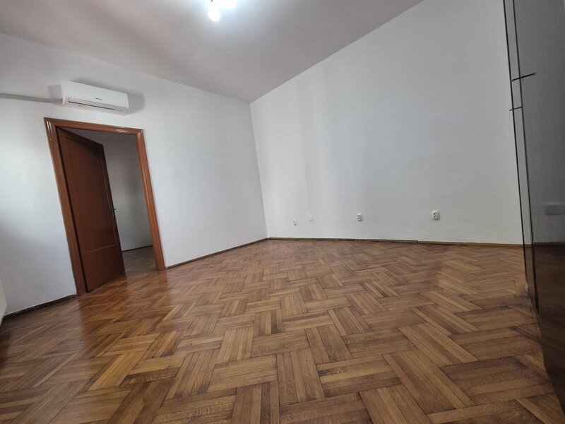 Mihai Eminescu, central